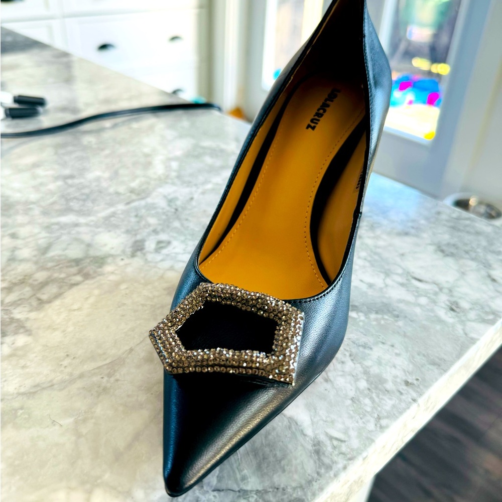 LOLACRUZ black leather heels size 39. NEVER WORN. Comes in original packaging